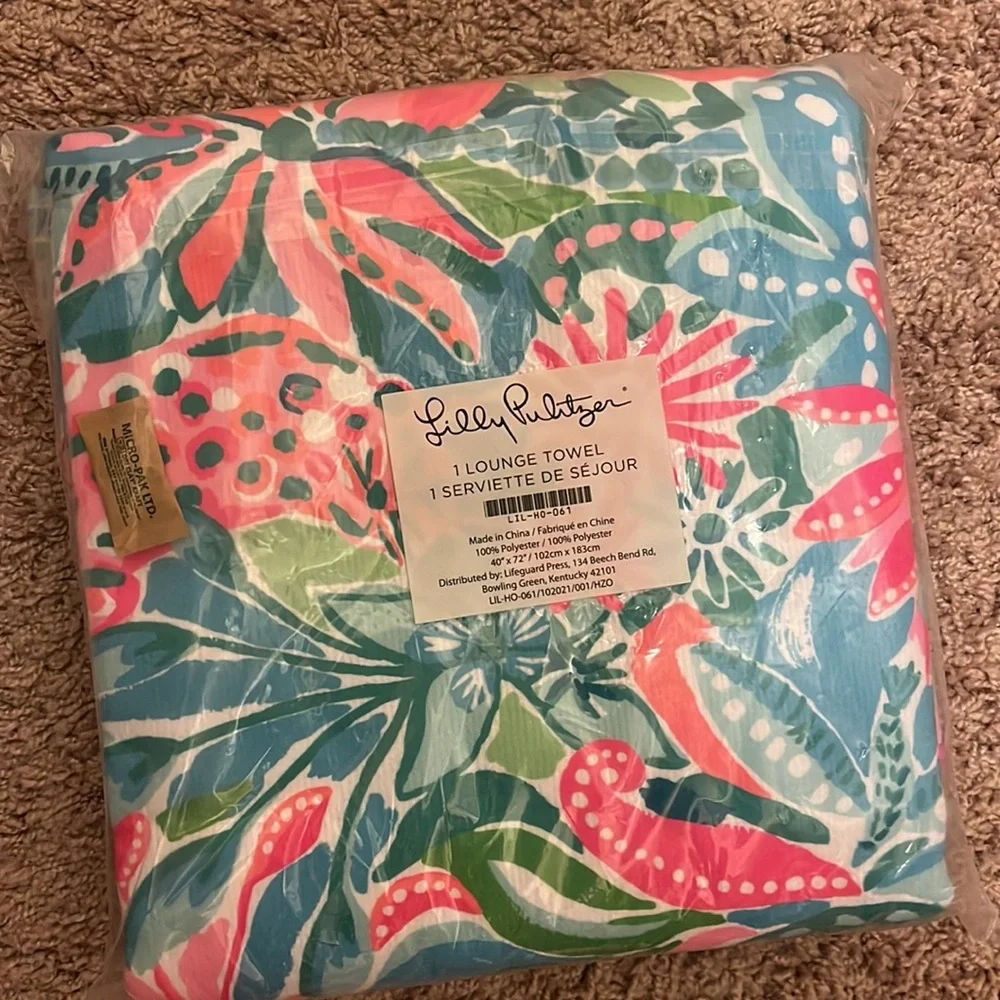 New in package lilly pulitzer lounge beach gift floral print towel full size